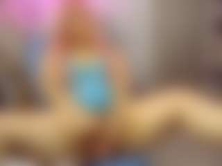 Live cam show with Bubblebeeee - Sexwebcam Red Hair on Camsoda