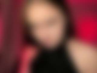 Live cam show with Beatrice - Nipple Piercings on Hubzter Live