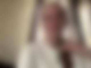Live cam show with CorinnaVanlue - Granny Brown Hair on Dare Cams
