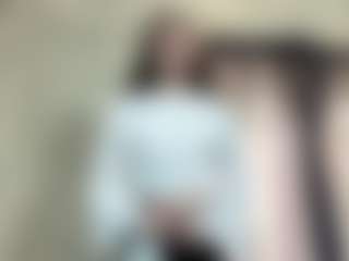 Live cam show with CorinnaVanlue - Striptease Granny on CamSextacy