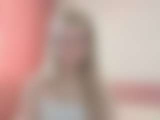 Live cam show with Sophie - Facial on Dolls Live