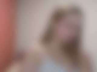 Live cam show with Sophie - Facial Piercings on livesuperchat.net