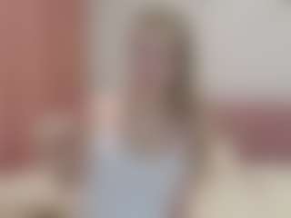 Live cam show with Sophie - Hairy Pussy on liverealitysex.com
