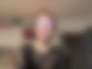 Live cam show with Emma - Facial Piercings on WildCum