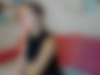 Live cam show with Ella-Evanss - Camel Toe on livesuperchat.net