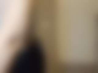 Live cam show with Polly - Blonde Hair Amateur on Milfs Live