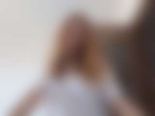 Live cam show with CaseyGuiffre - Skinny on Camsoda