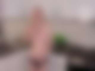 Live cam show with SylviaDaring - Moaning on liverealitysex.com