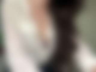 Live cam show with LILI - Average on SmokeAndPoke