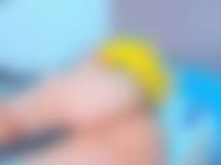Live-Cam-Show mit scarletrouse - Smoking auf Camsoda