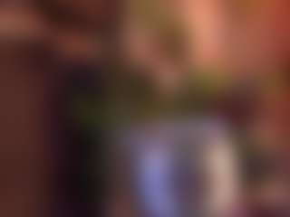 Live cam show with Avelynee - Moaning on Camiplay Live