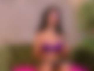 Live cam show with Avelynee - Moaning on Milfs Live