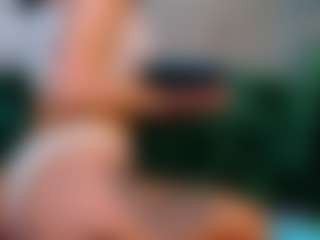 Live cam show with Avelynee - Smoking on intimatelivegirls.com
