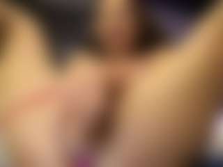 Live cam show with broklynne - Brown Hair on chickslive.net