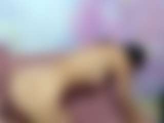 Live cam show with ChloeOhiggins - Strip on WildCum