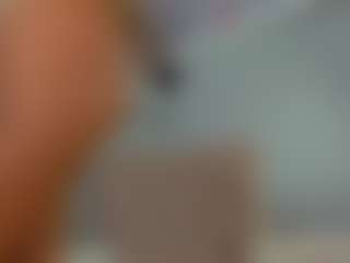 Live cam show with Selena-Vos - Brown Hair on CamwithHer
