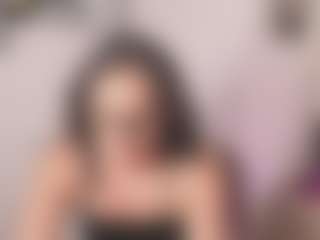 Live cam show with KendaallFox69 - Brown Eyes on Mixed Magazine Live