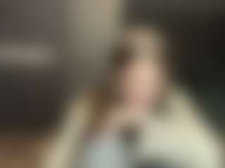 Live cam show with Luna - Average on Instabang
