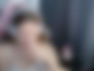 Live cam show with Helen - Gagging on milfzrlive.com