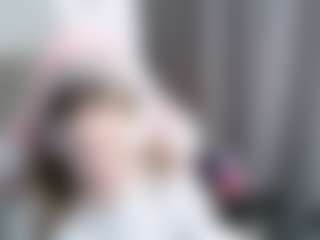 Live cam show with Helen - Gagging on sexytreat.net