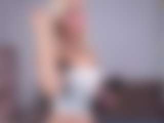 Live cam show with LorrianeVogl - Camel Toe on pussylord.com