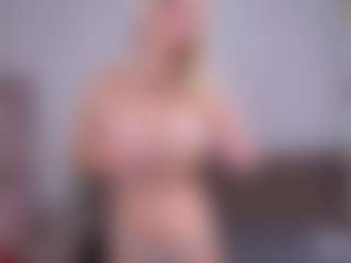 Live cam show with LorrianeVogl - Thin on camtv
