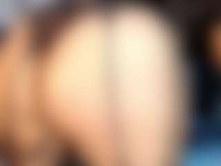 CurvyBombom MILF webcam performer live streaming