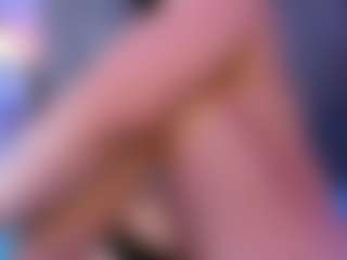 Live cam show with Anne Dixie - Athletic on ObeyMaria