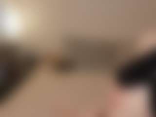 Live cam show with LiliVenom - Bedroom on Milfs Live