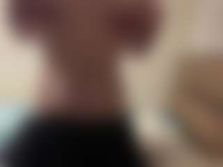 Live cam show with KayceeAcosto - Green Eyes on Mixed Magazine Live
