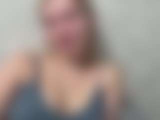 Live cam show with Lily - Cuckold on AdultVida.com