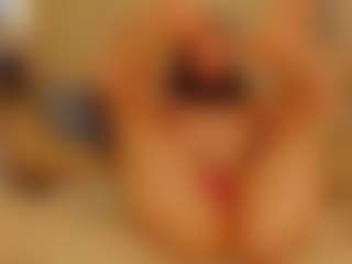 Live cam show with LuxeLina - Green Eyes on Gym Cam Girls