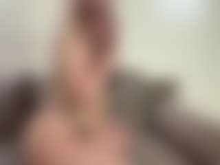 Live cam show with Rina - Facial Piercings on Pornisteam.com
