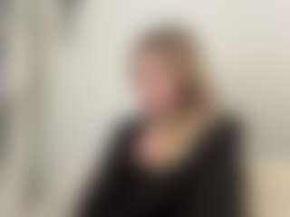 Live cam show with Stella - Blonde Hair Middle Aged on Hubzter Live