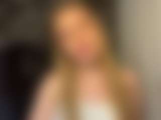 Live cam show with RoslynMiernik - Erotic on Milfs Live