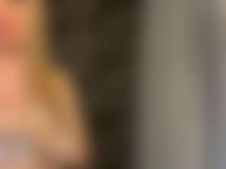 Live cam show with RoslynMiernik - Stockings on Hubzter Live