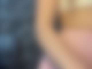 Live cam show with RoslynMiernik - Camel Toe on Cam Slut