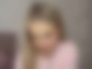 Live cam show with RoslynMiernik - Camel Toe on Pornisteam.com