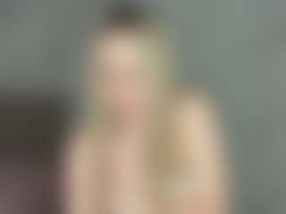 RoslynMiernik's Live Sex Cam Show