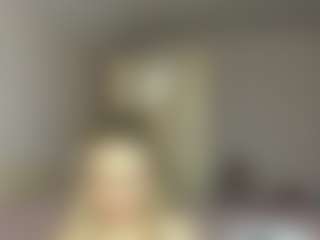 Live cam show with RoslynMiernik - Shower on Mixed Magazine Live