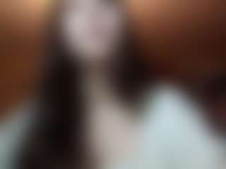 Live cam show with AlizaLiggett - Petite MILF on Hubzter Live