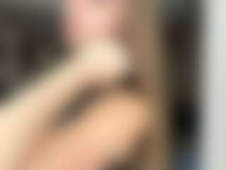 Live cam show with AntionetteDejong - Athletic Public on CamSextacy