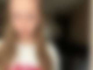 Live cam show with AntionetteDejong - Public Brown Hair on CamSextacy
