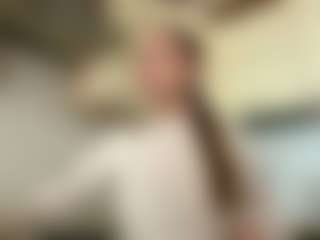 Live cam show with AntionetteDejong - Striptease on Lustler