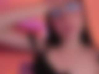 Live cam show with Sally a sexy butt - Skinny on SquirtSoMuch