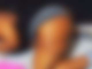 Live cam show with Curvyamara-250 - Eating Pussy on AdultVida.com