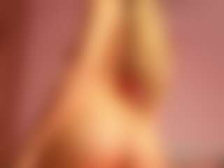 Live cam show with SinfulSienna - Oil on crypto-cams