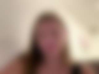 Avelia's Live Sex Cam Show