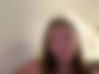 Avelia's Live Sex Cam Show