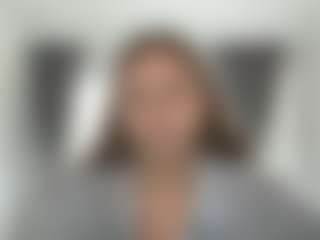 Avelia MILF webcam performer live streaming